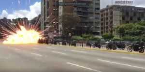 La oposición violenta de Venezuela atenta contra la policía.