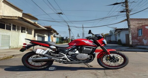 Costo Inicial de una Moto 110cc en Argentina 2026 2 A photorealistic image of a new red Motomel Blitz One Base 110cc motorcycle parked on a street in a typical Argentine neighborhood, with a price tag on the handlebar showing ARS 1,200,000. The backgro